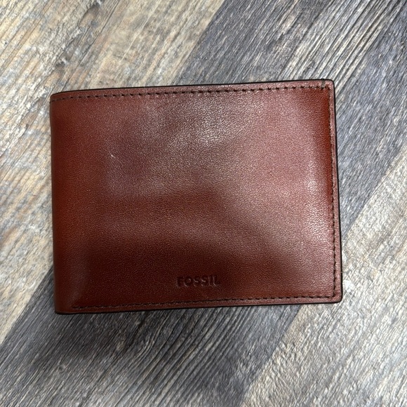 - Fossil wallet for men - Picture 2 of 11